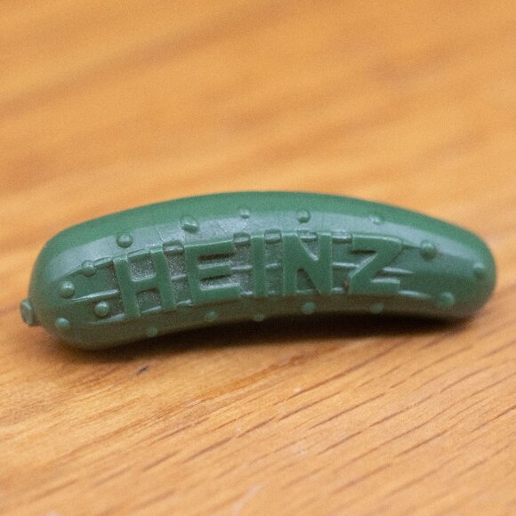 Vintage Plastic Mini Heinz Pickle Promotional Advertising Brooch Pin 1.25" Long - Picture 1 of 7